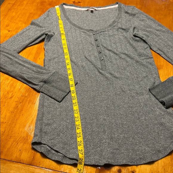 Victoria's Secret Long Sleeve Gray Metallic Henley Pajama Top Size Medium - Picture 7 of 9